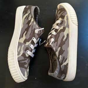 Madden Girl Sneakers Women Multicolor Camo Size 6